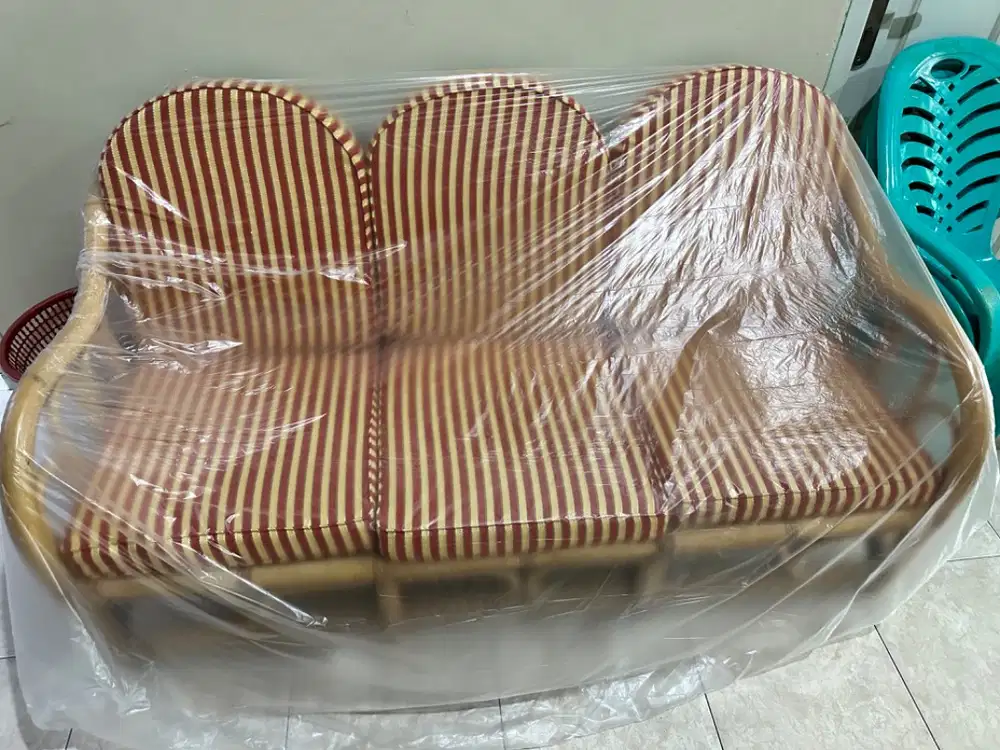 Kursi rotan isi 6 set dan 2 meja