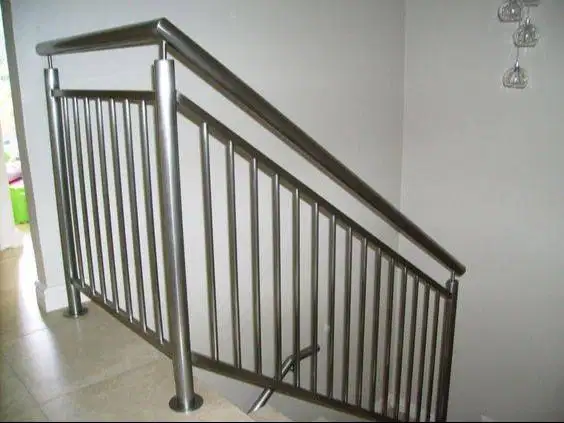 Railing tangga stainless minimalis