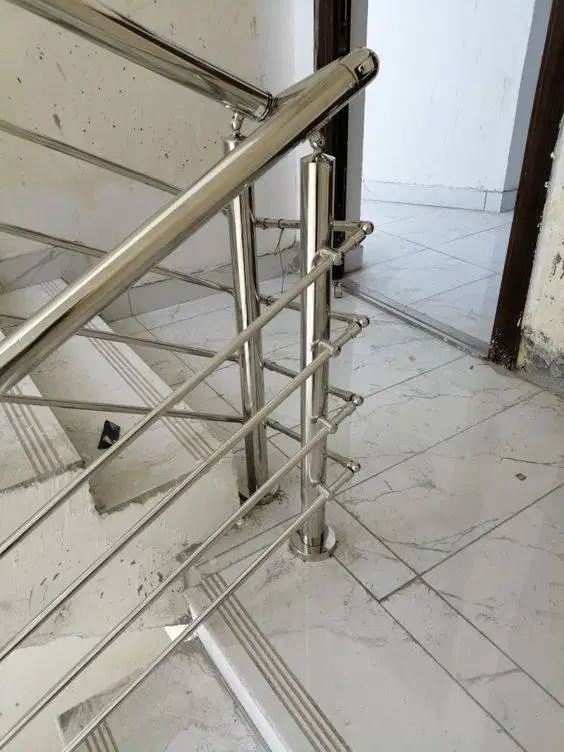 Railing tangga setenlis steel