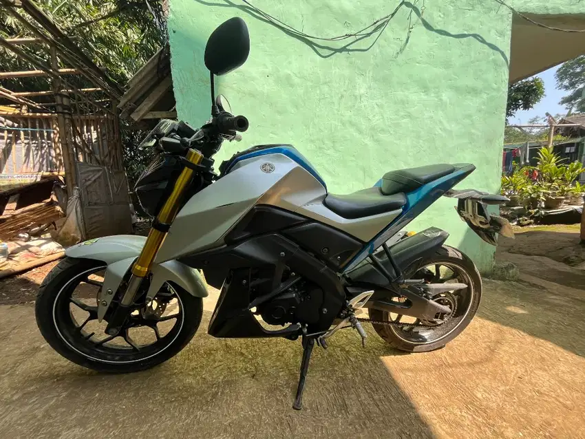 Dijual motor Yamaha xabre 2016 masih mulus pajak sudah dibayar