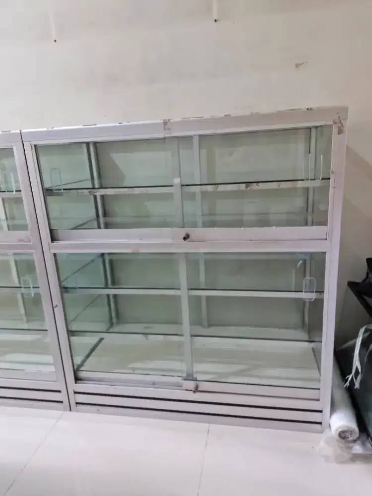 Etalase kaca / lemari kaca aluminim tebal 100x50x110cm