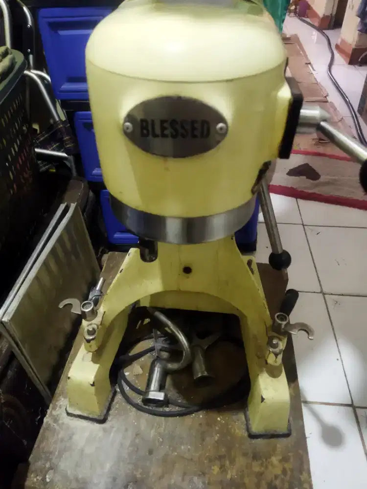 Di jual mixer alat pengaduk adonan roti manis dan donat