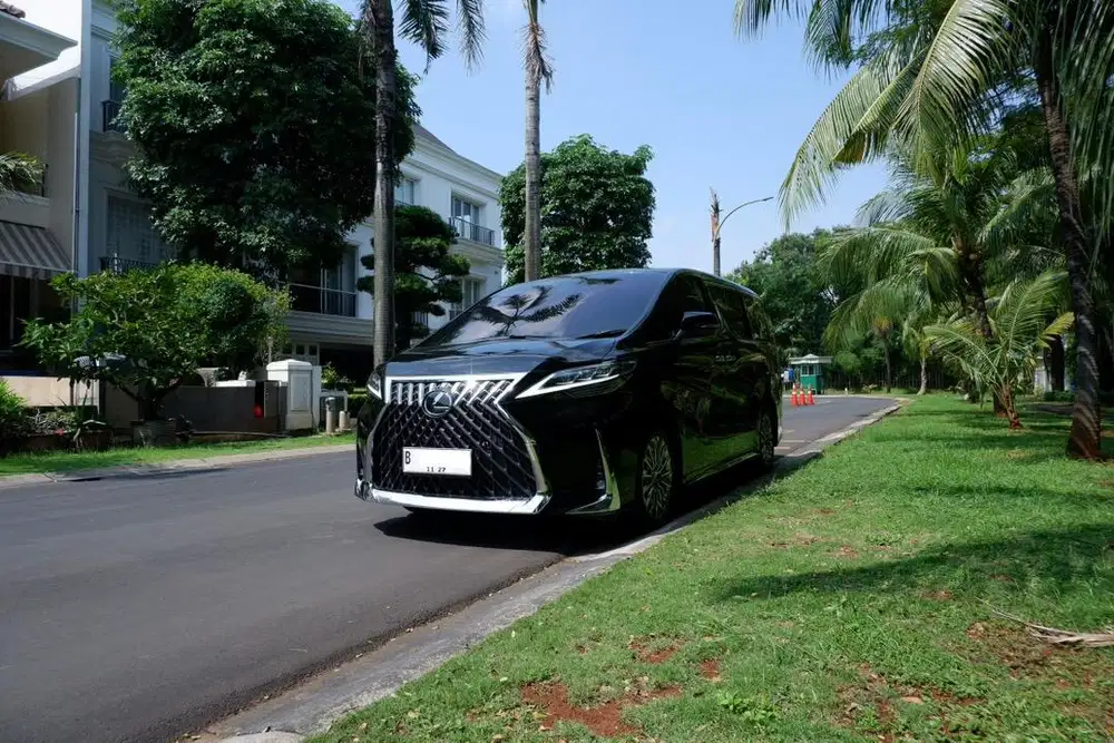 Lexus LM350 tahun 2022