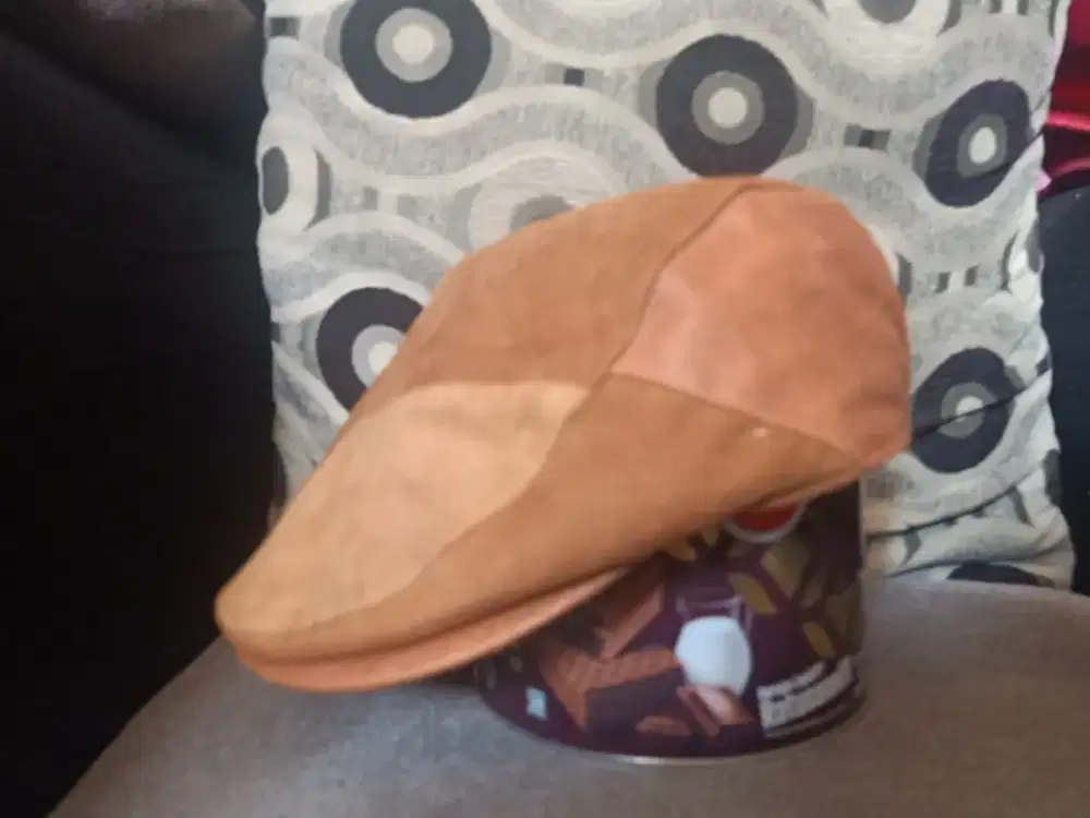 Topi copet newsboy seniman