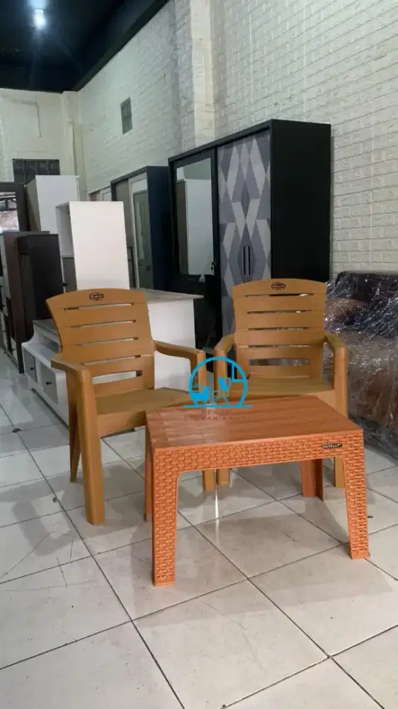 Ready Set Meja Kursi Plastik