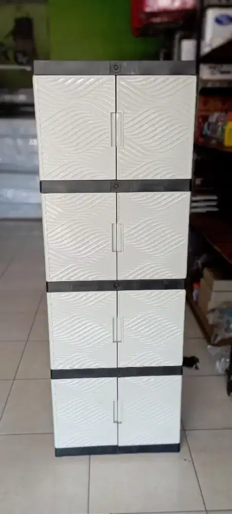 Lemari pakaian 4 susun