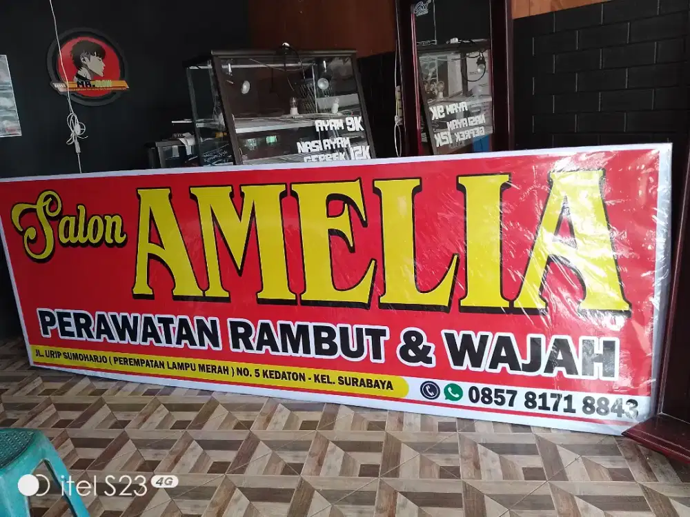 Dicari karyawan Salon wanita umur di bawah 30 tahun.