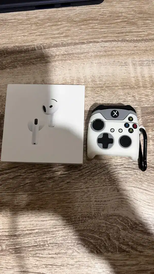 Airpods 4 with Active Noise Cancellation
