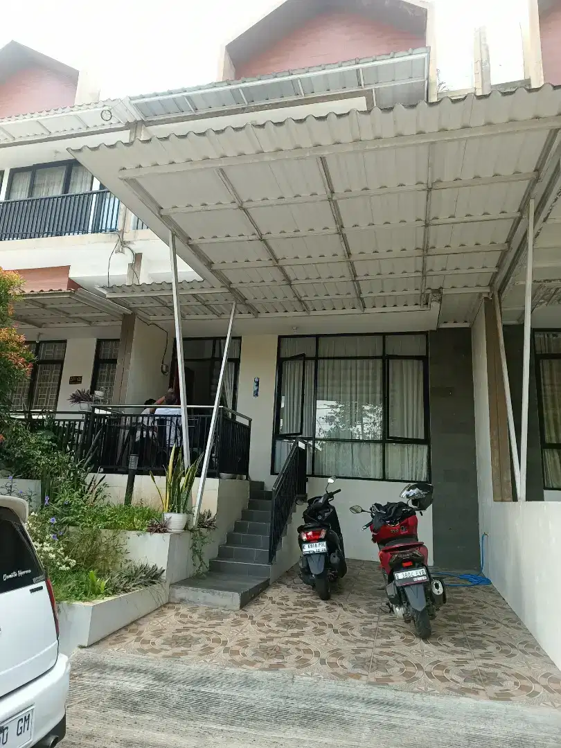 Over Kredit 135juta Rumah baru 2 Lantai the green hills kalimuya Depok