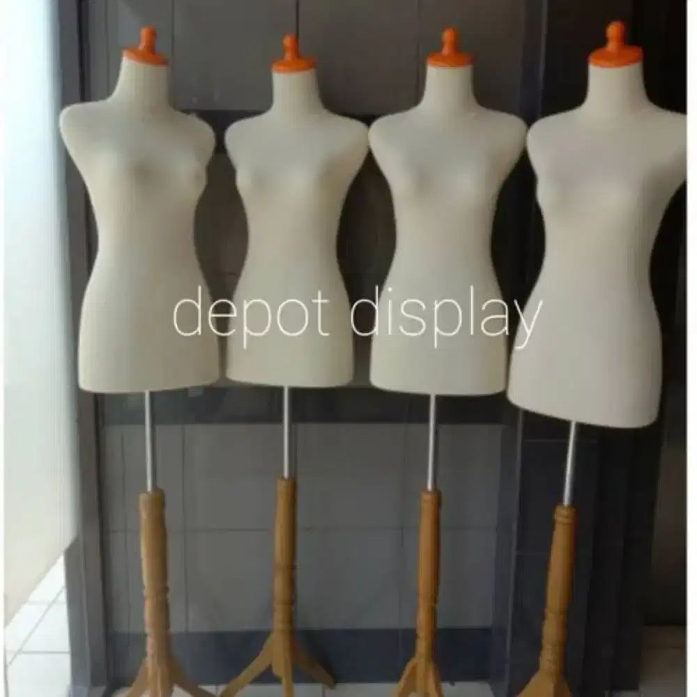 Manekin Wanita Lapis kain kaki kayu