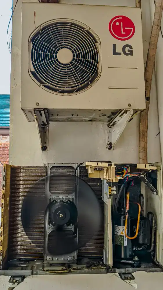 Service AC Bergaransi