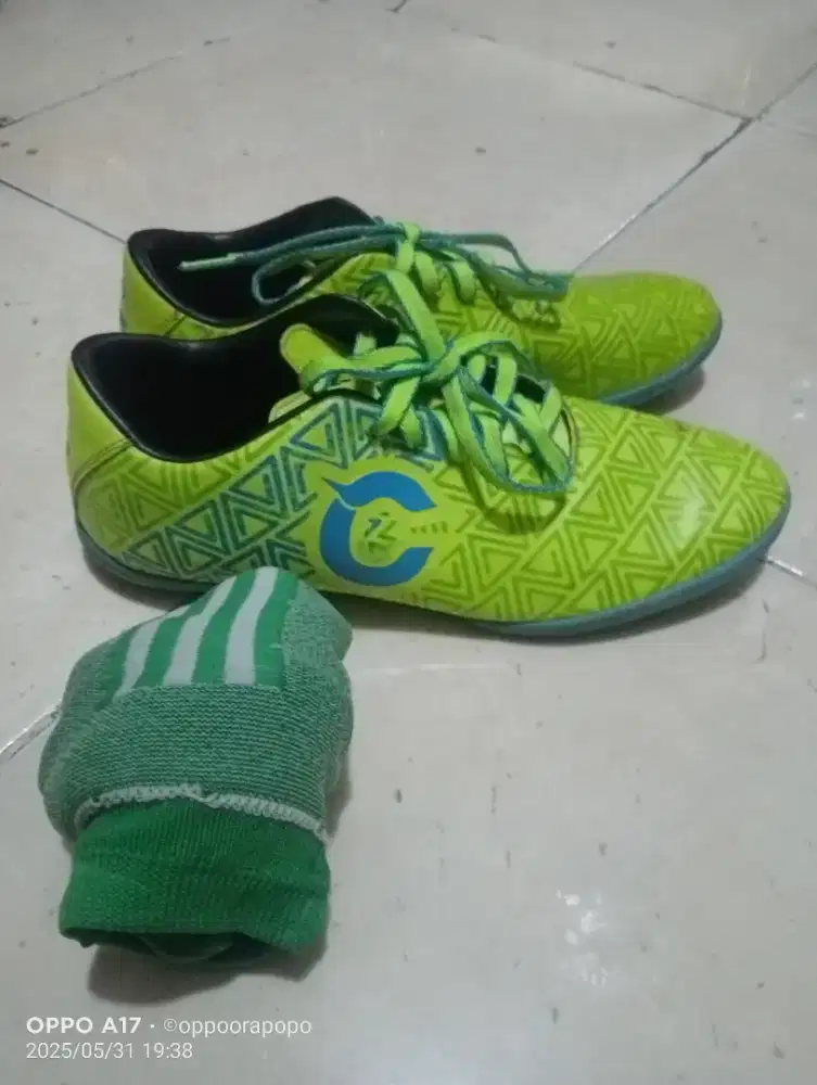 Sepatu futsal claw series