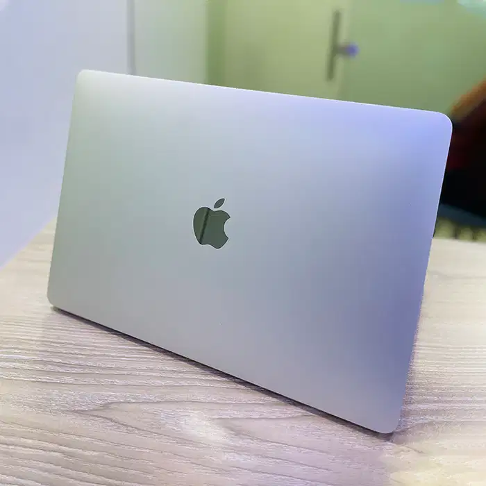 Dijual Macbook Pro M1 Touchbar Silver