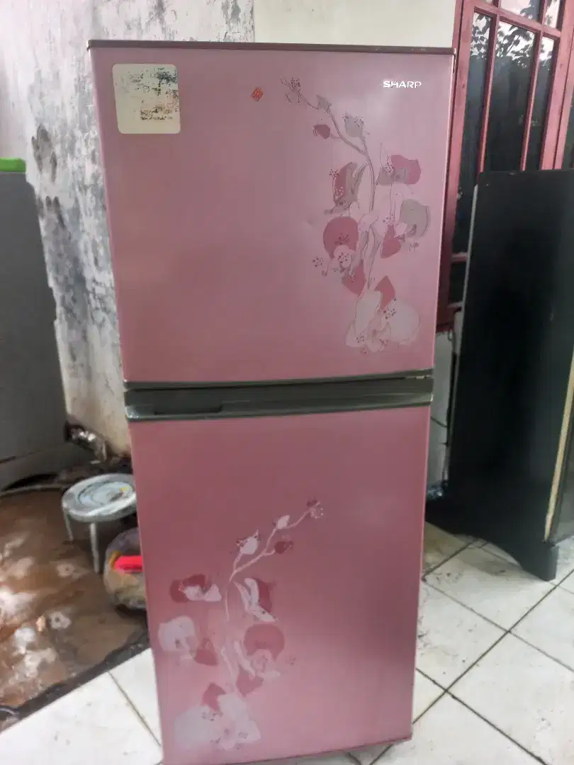 Kulkas 2 pintu Sharp model baru