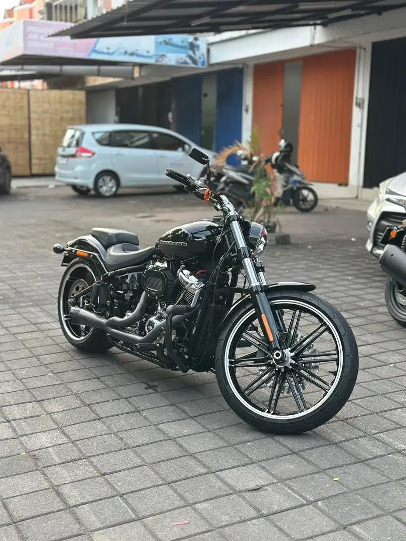 H-D Softail Breakout 114ci MY 2022 Full Paper ATPM low odo full acc