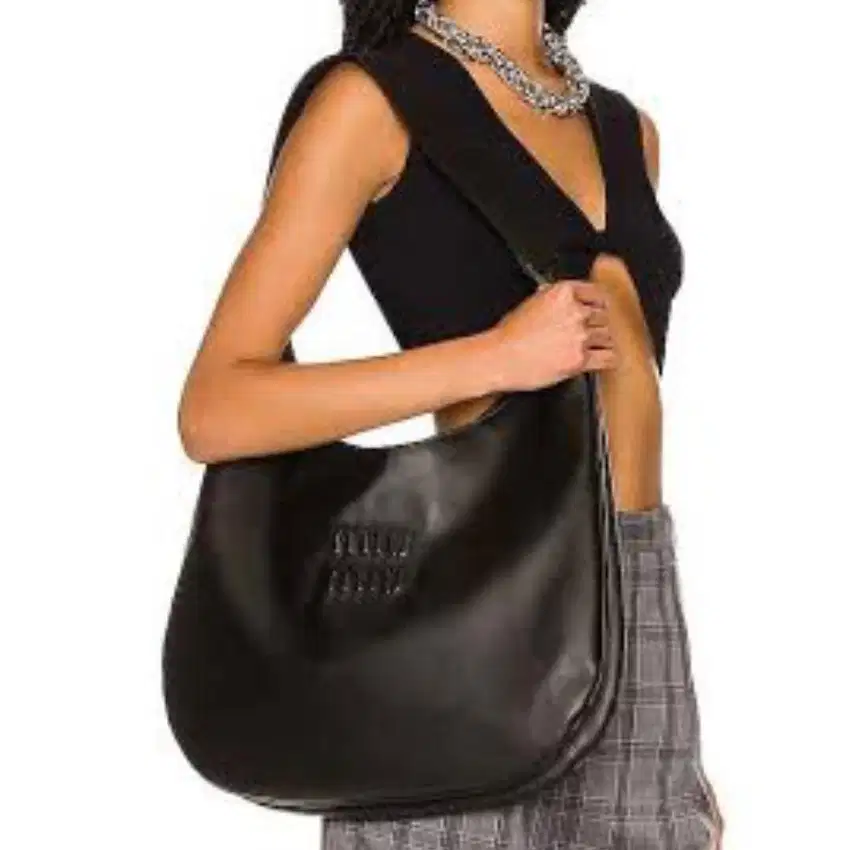 [New] Leather Hobo Bag Black