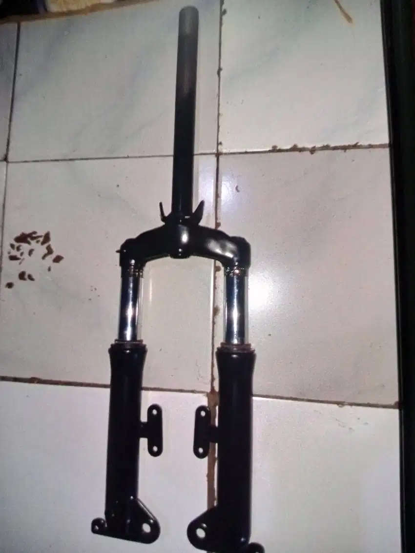 Dijual Shock depan selis Uwinfly M60 barang masih bagus normal.