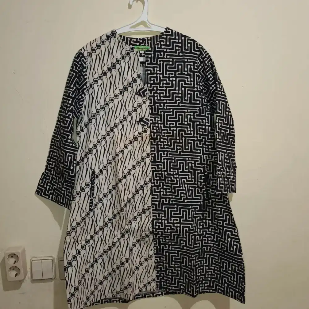 Tunik dan batik