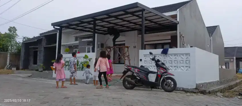 Kanopi baja ringan terpasang rapi