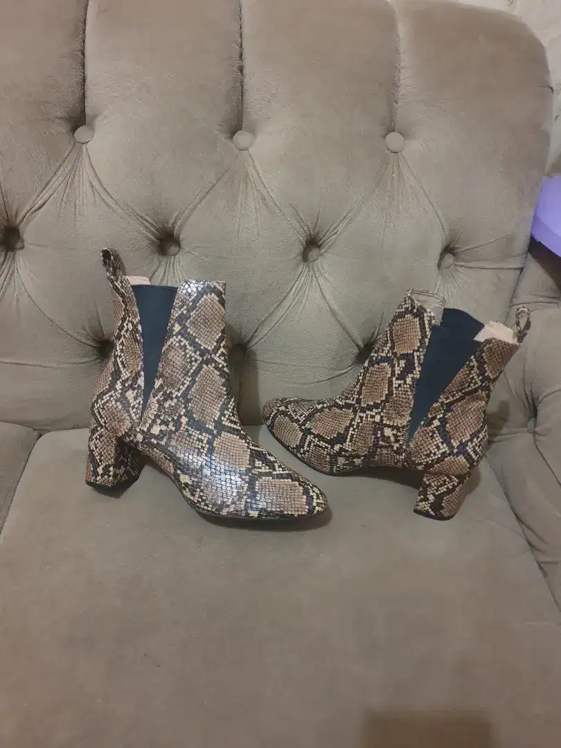 Mulus .authentic sepatu wanita H&M size 39