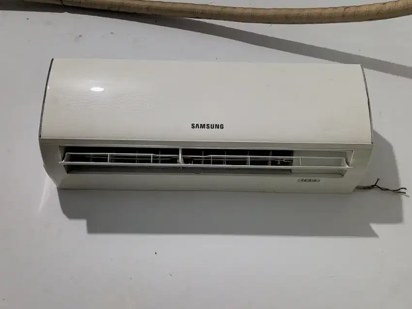 Kipas angin model AC ready putih polos