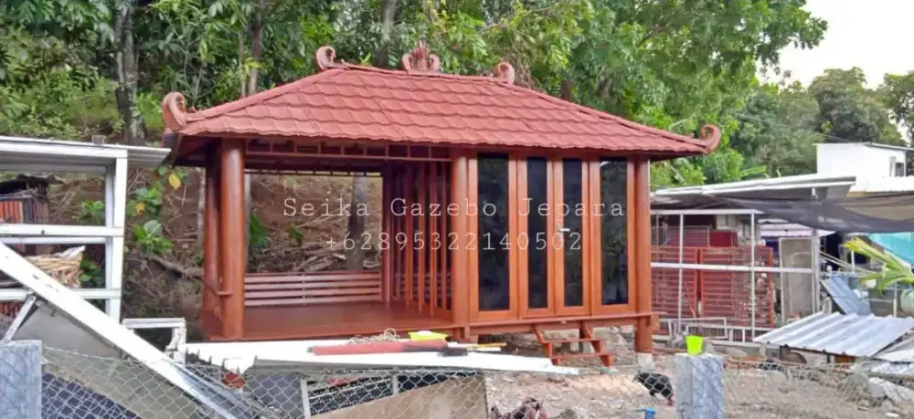GAZEBO KAYU MAHONI RUANG KACA MURAH