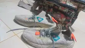 sepatu kanvas dan bonus ta s size 41