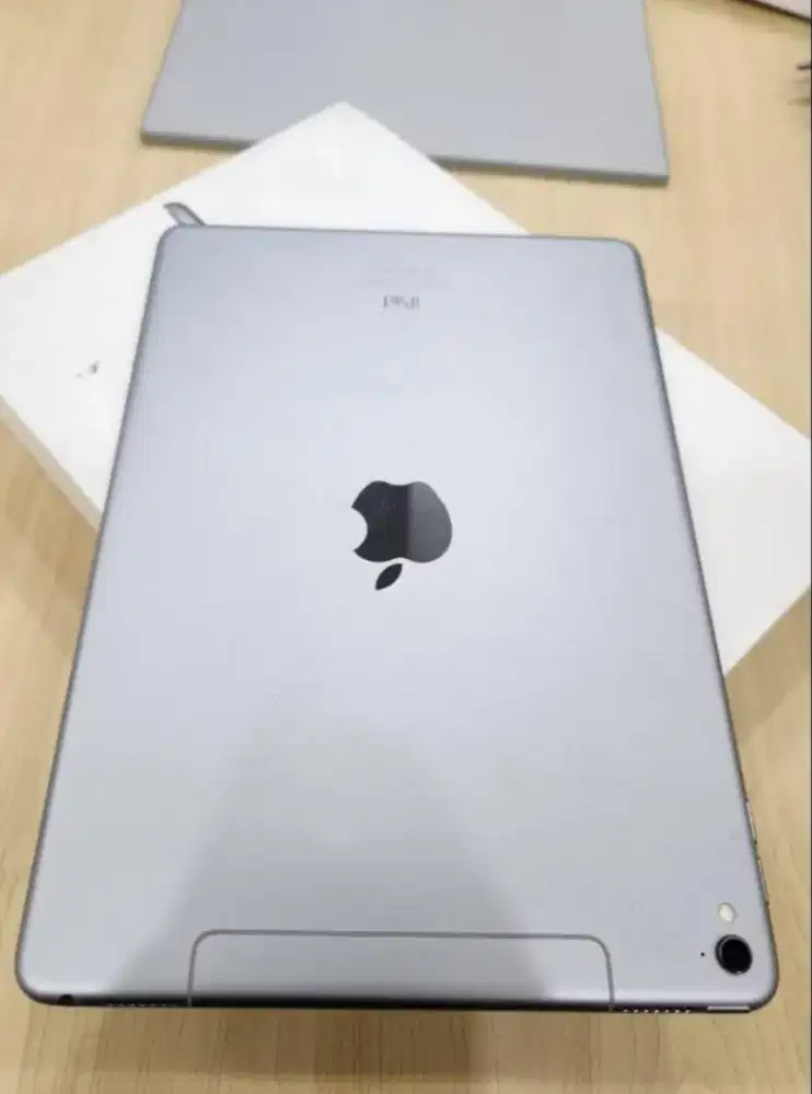 Ipad pro 2017 wifi cell 32 GB Kondisi Masih Bagus Dan Siap Pakai