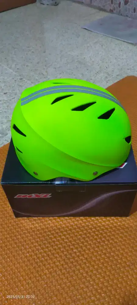 Helm sepeda mxl batok hijau