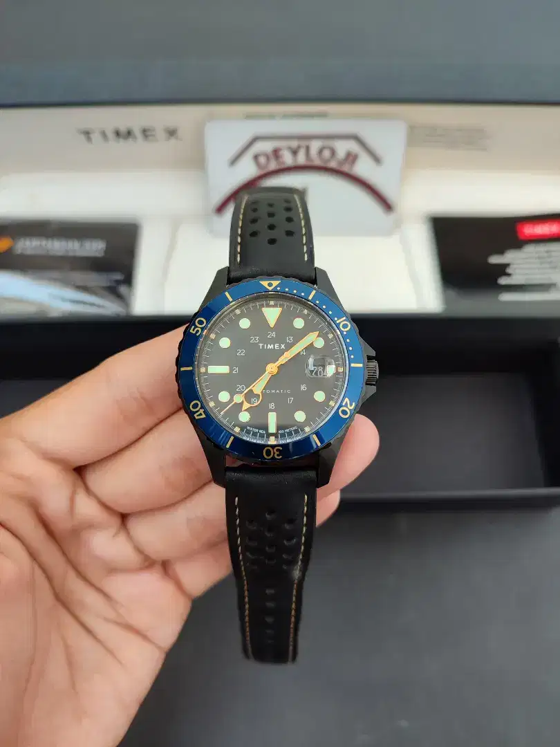 Timex Navi XL TW2V41400 Black Dial Black Leather Strap