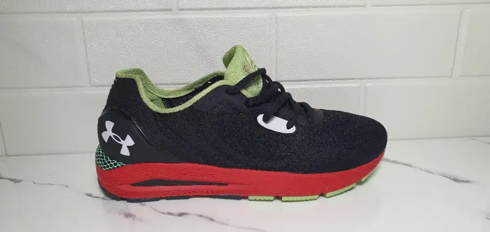 Sepatu Under Armour HOVR Sonic 5