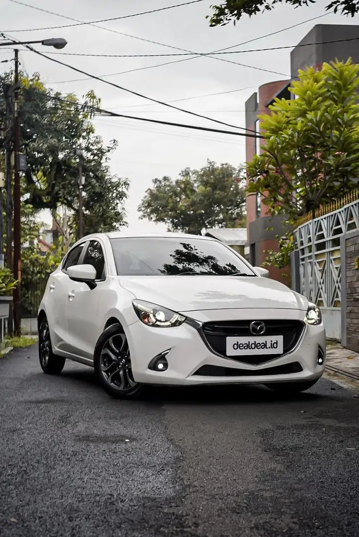 ISTIMEWA MAZDA 2 R 2017 MATIC AT SKYACTIVE PLAT D