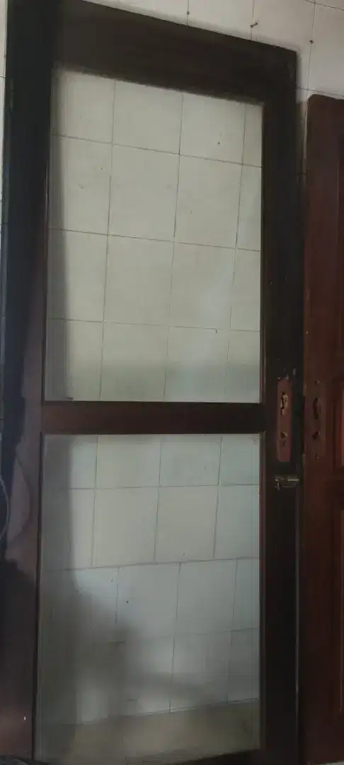 Pintu kayu kaca copotan rumah