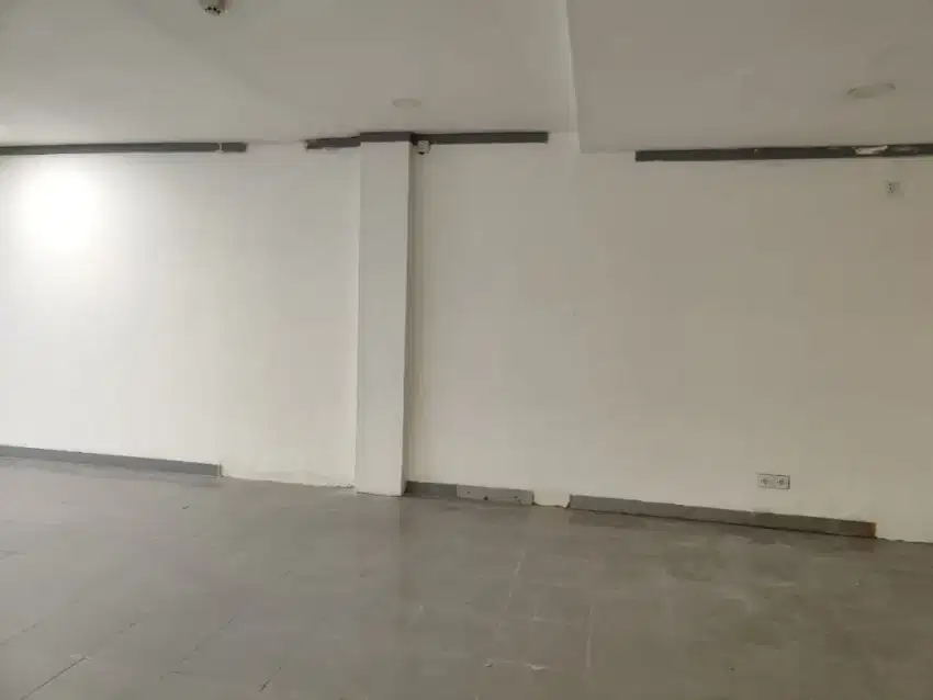 DI SEWAKAN BANGUNAN AREA Jl.zainul.Arifin