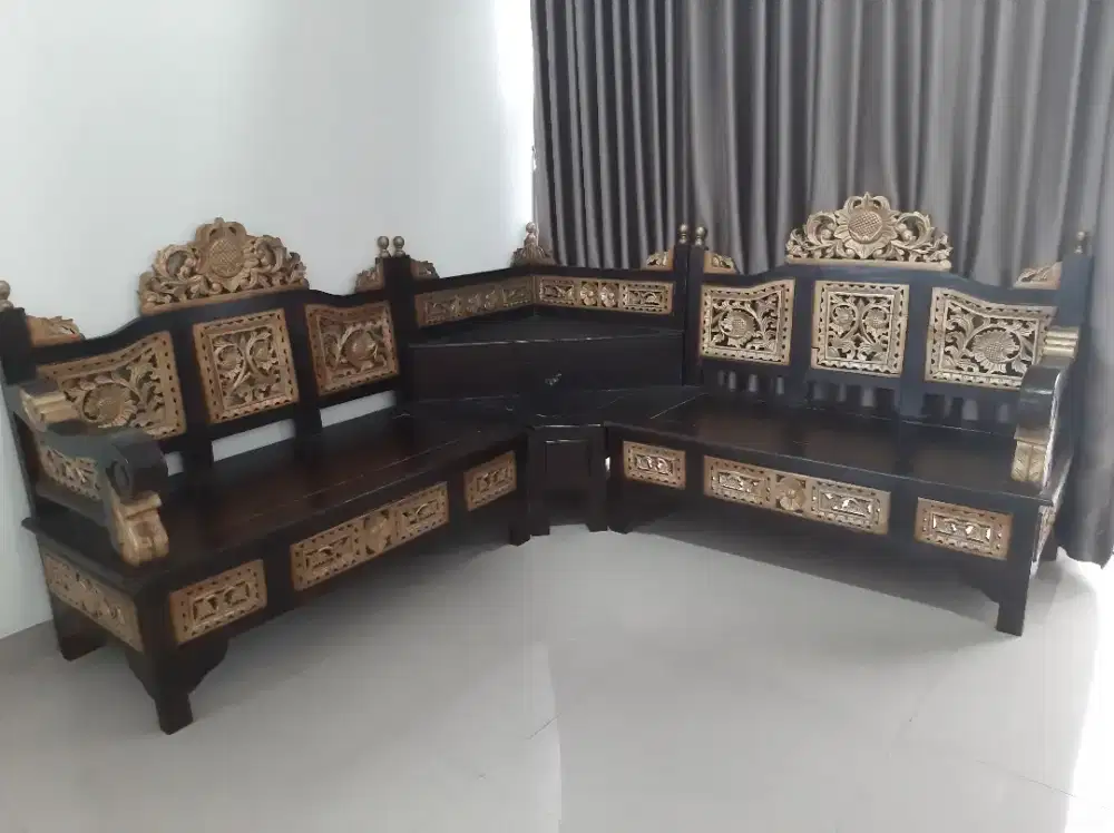 Kursi tamu sudut mahkota