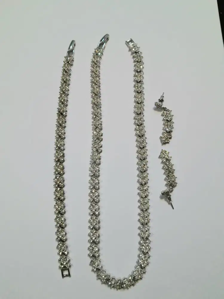 1 Set Kalung Berlian Imitasi