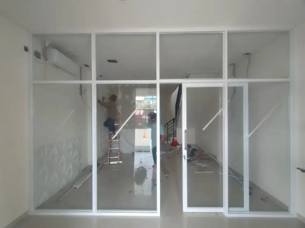 Partisi alumunium kaca sekat ruangan