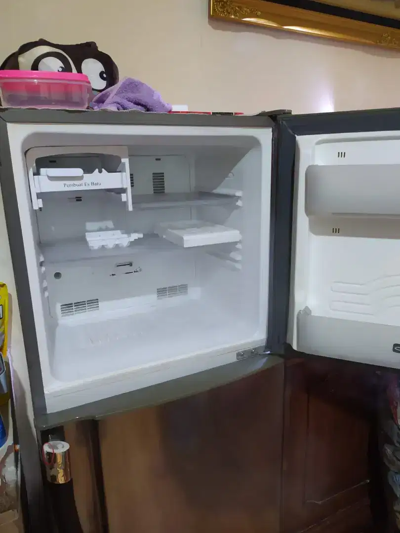 Kulkas LG dan kulkas Sharp sama sama 2pintu