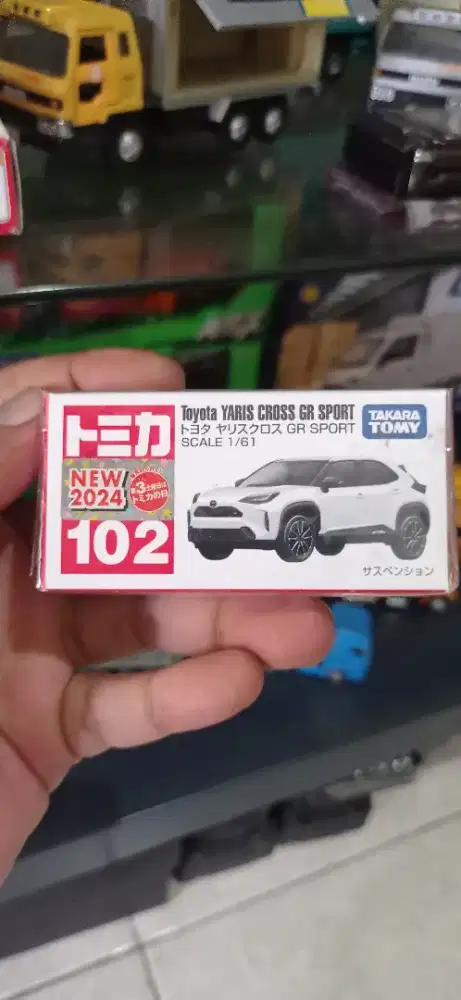 DIECAST TOMICA YARIS CROSS