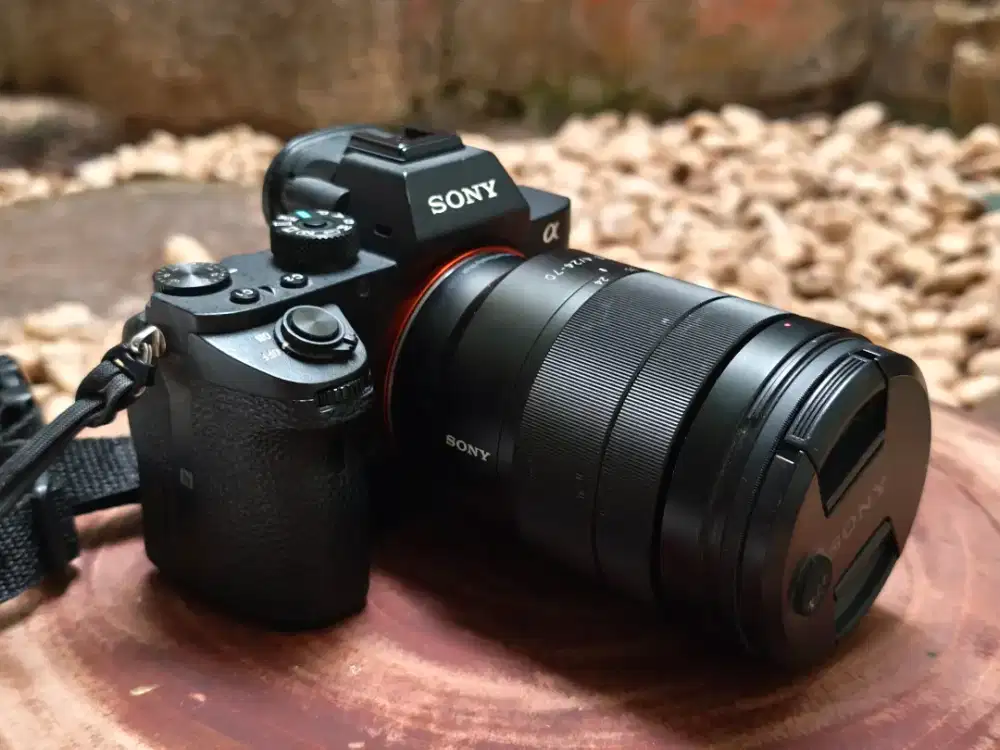 Lensa sony zeis 24 - 70 F4