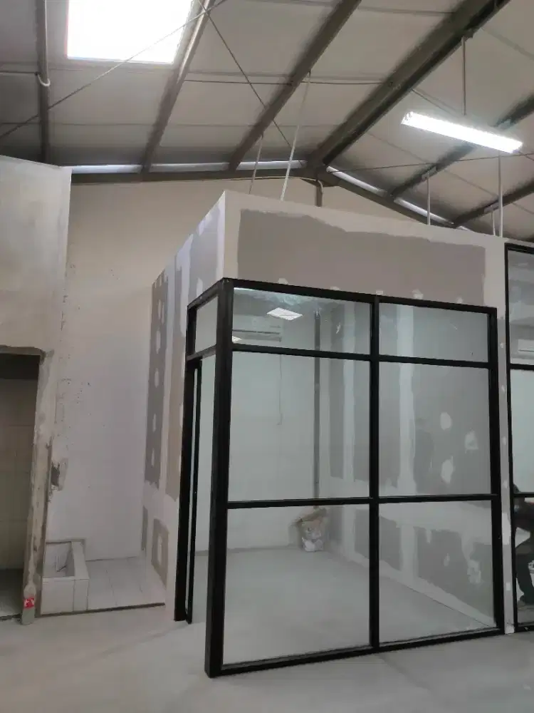 Partisi alumunium kaca