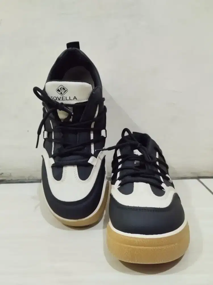 Sepatu sneaker wanita sovella