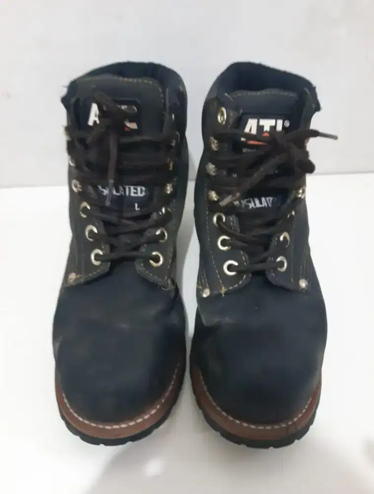 Sepatu boots pria