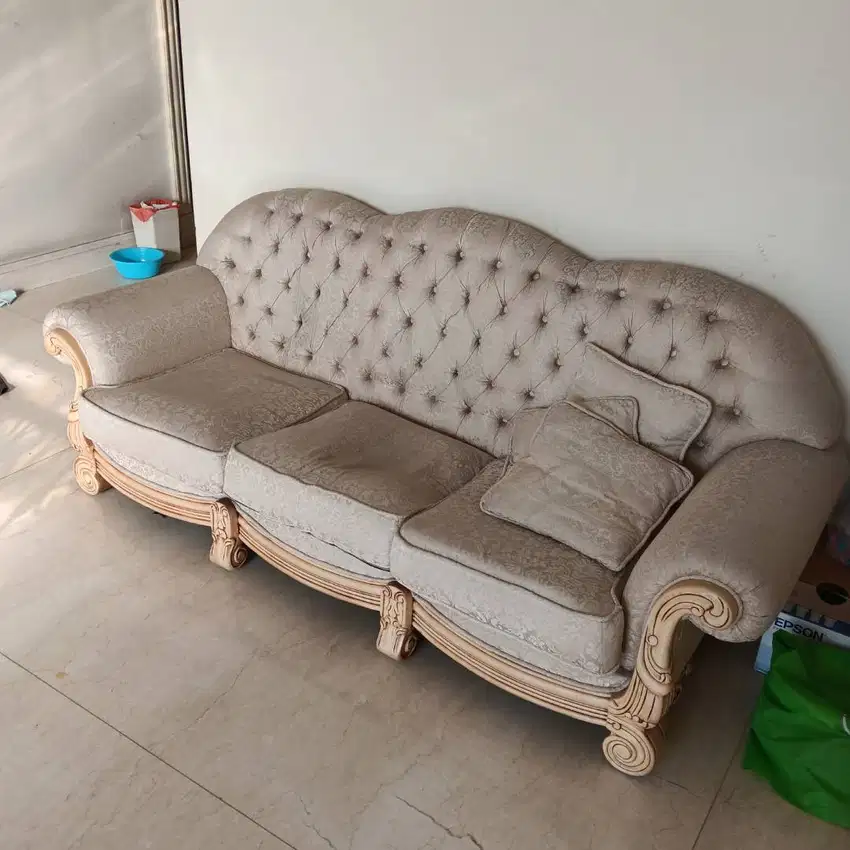sofa 3,2, 1, table