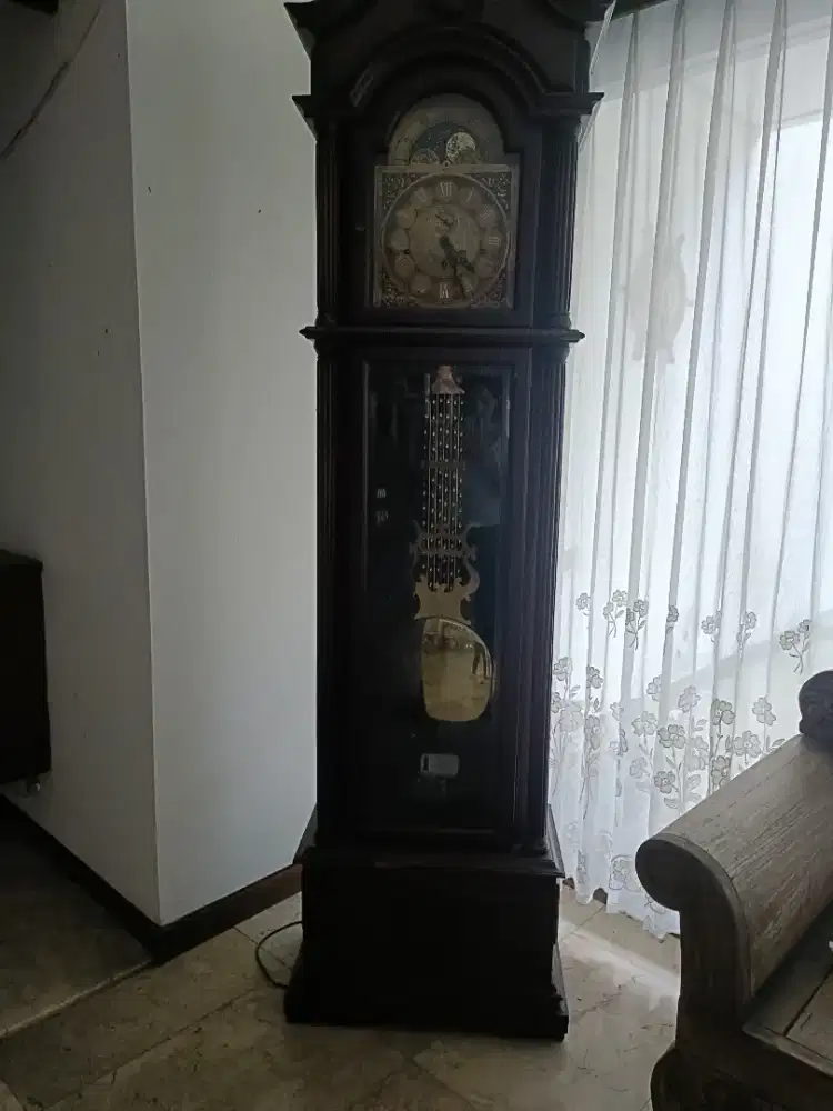 Lemari jam Kieninger