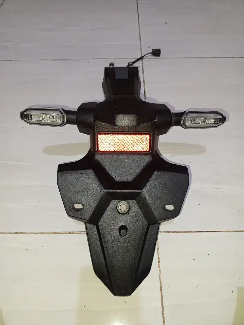 slebor belakang CBR 150R LED orisinil