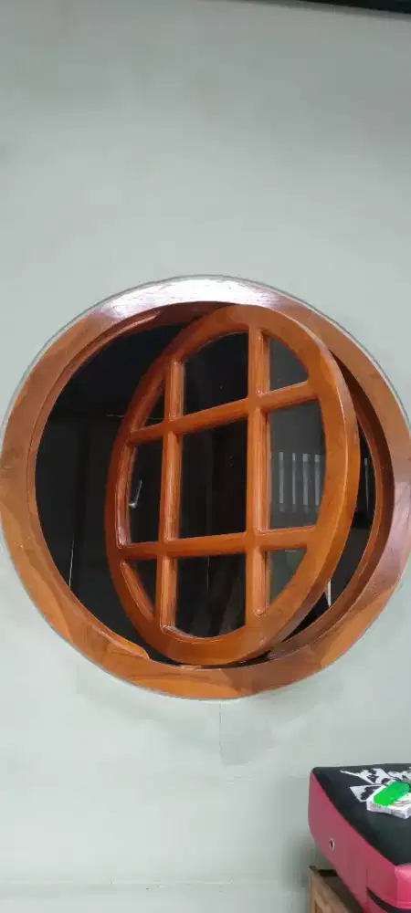 Jendela bulat/bundar