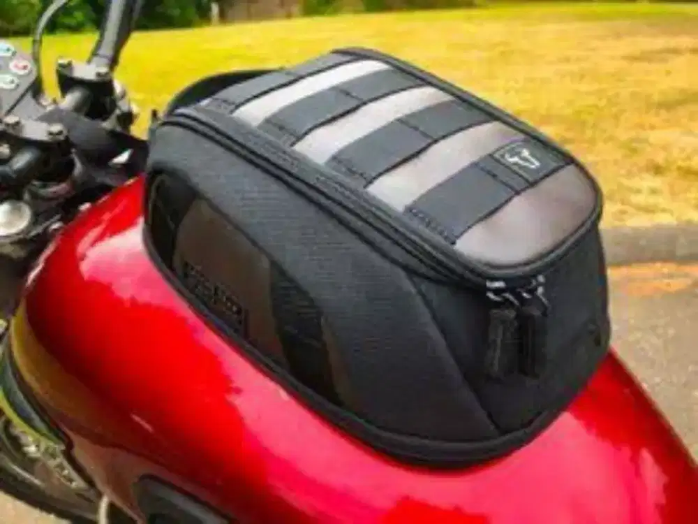 SW Motech Legend Gear Magnetic Tank Bag