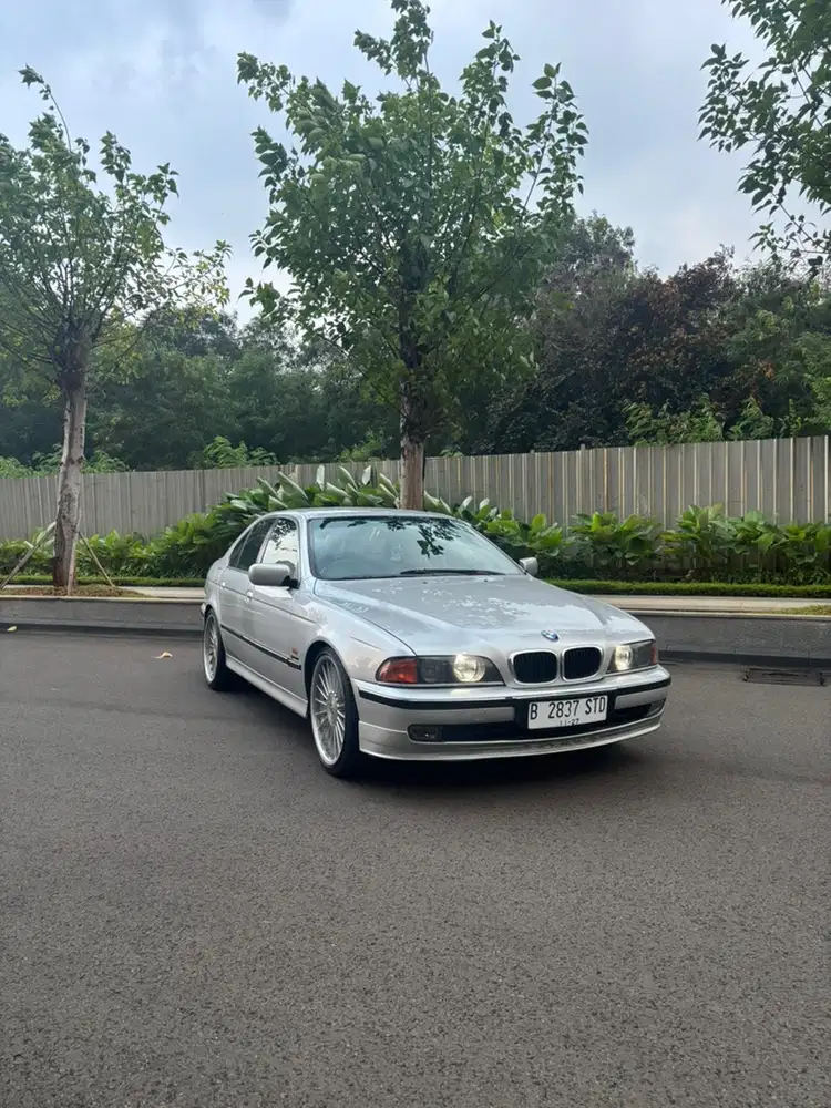 BMW E39 523i 1996 M52B25