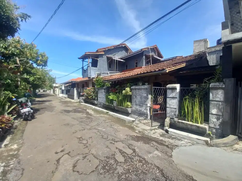Rumah hitung tanah dekat Kota Mas